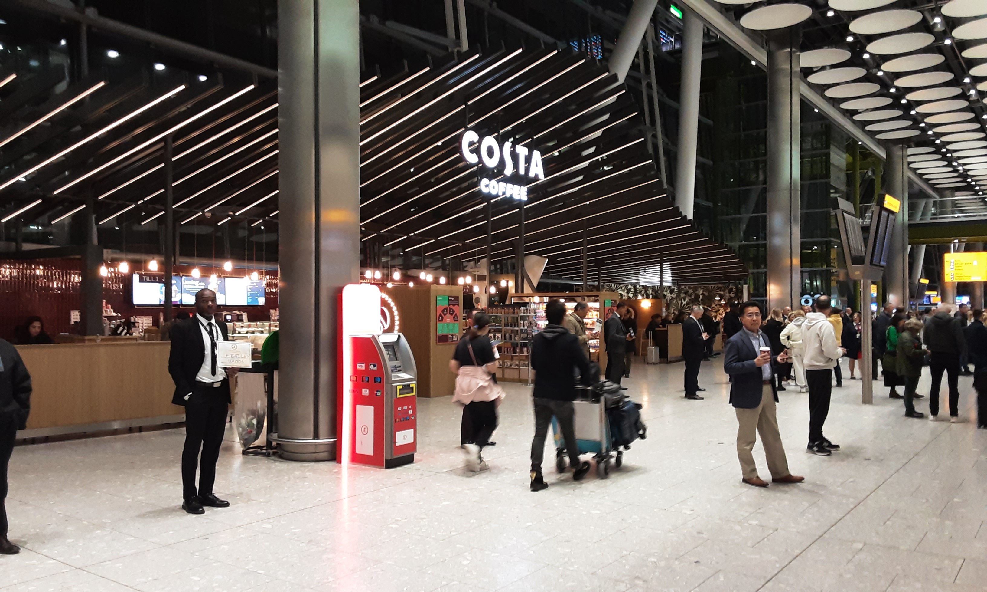 Cambridge to Heathrow airport Taxi. Inside the heathrow terminal